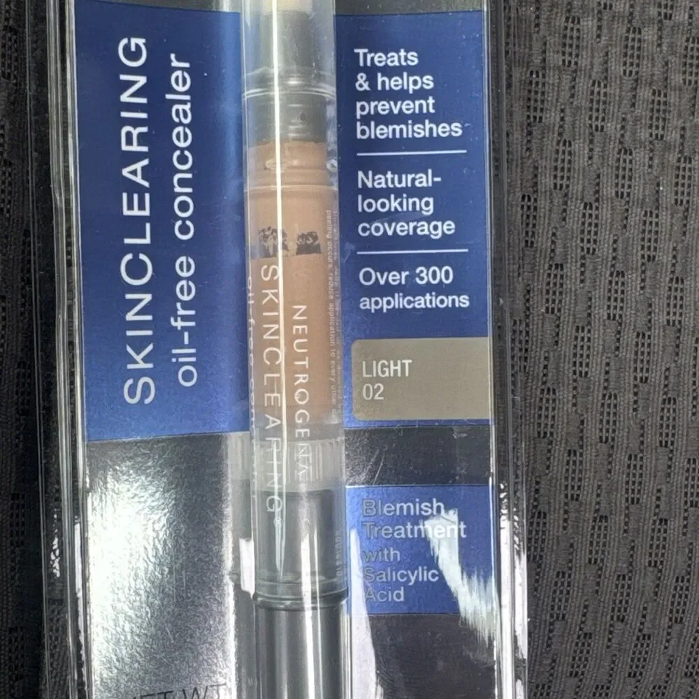 Neutrogena SkinClearing Oil-Free Concealer, 02 Light, 0.05 oz